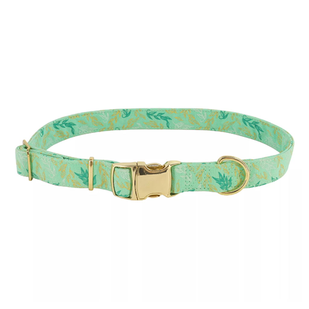 Metallic Collar Graceful Green Leaves